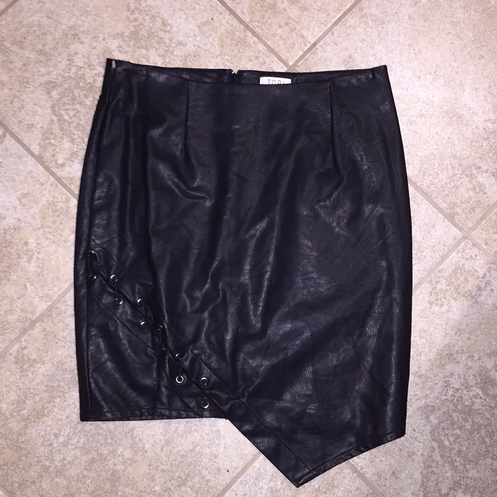 Tobi leather skirt
